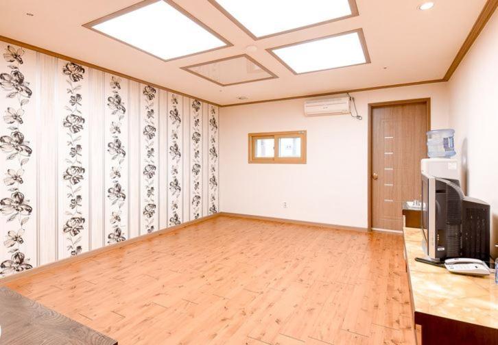 Hongcheon Resortel ภายนอก รูปภาพ